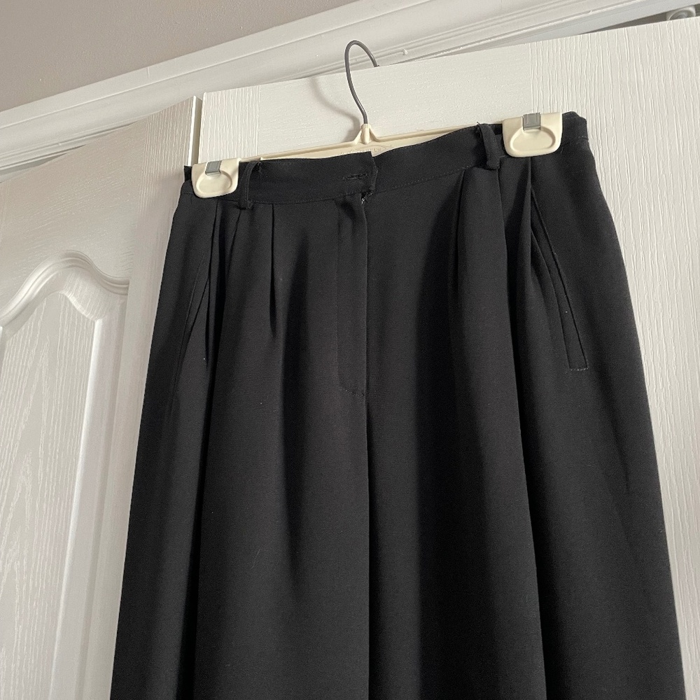 Vintage Jones New York black trousers with cuff.